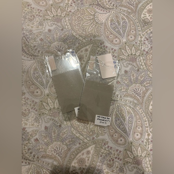 Set of 2 iPhone 6 Screen Protectors - Picture 2 of 4